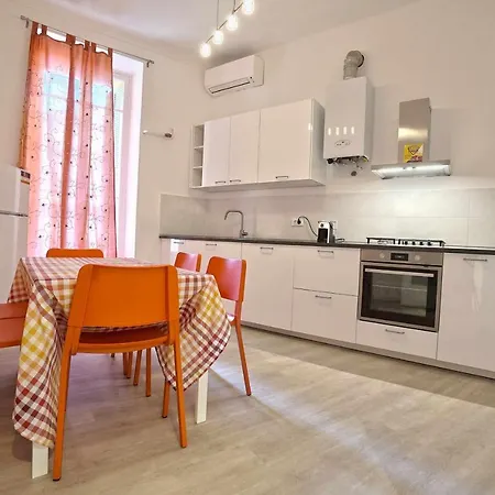 Trilocale Centralissimo In Locazione A דירה סנרמו
