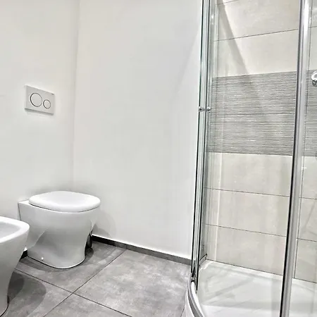 Trilocale Centralissimo In Locazione A דירה *